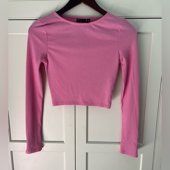 ASOS design pink ribbed crop top women’s Sz. 2 long sleeves with snaps accent - Picture 1 of 6